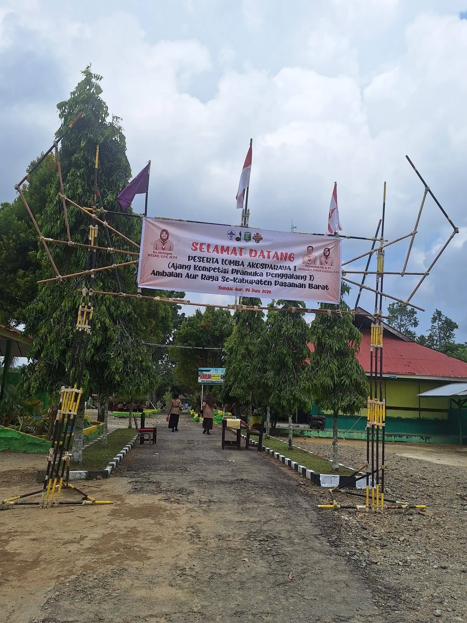 PERDANA DILAKSANAKAN AJANG KOMPETISI PENGGALANG AMBALAN AUR RAYA (AKOSPARAYA) TINGKAT KABUPATEN PASAMAN BARAT DILAKSANAKAN DI SMA NEGERI 1 SUNGAI AUR